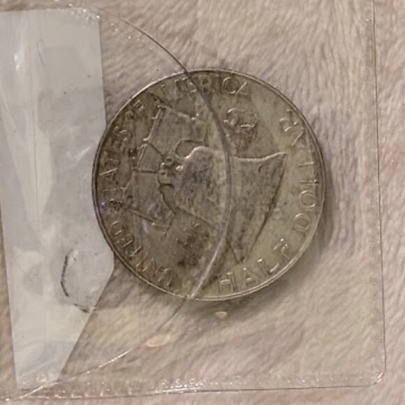 O1 1951 D MINT FRANKLIN SILVER 1/2 DOLLAR - EXTRA FINE - Picture 2 of 3